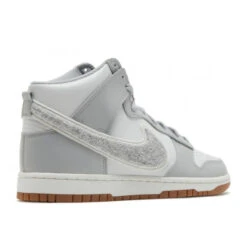 Nike Dunk High University Chenille Swoosh Light Smoke Grey - DR8805-003 -Vêtement Séries Magasin 550x550 me yvzKXgrw DR8805 003 2